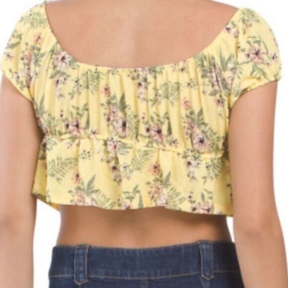 ❤️NWT Almost Famous Floral Top Size Large❤️ - Picture 2 of 4
